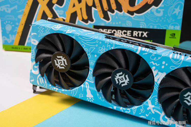 高端显卡RGB灯效与涂鸦设计细节