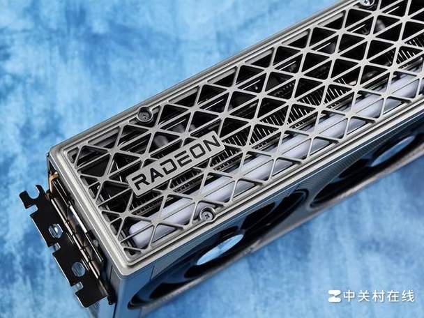 NITRO系列三风扇显卡RGB灯光效果