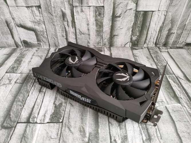 索泰 RTX 2060 毁灭者 HA 显卡正面特写