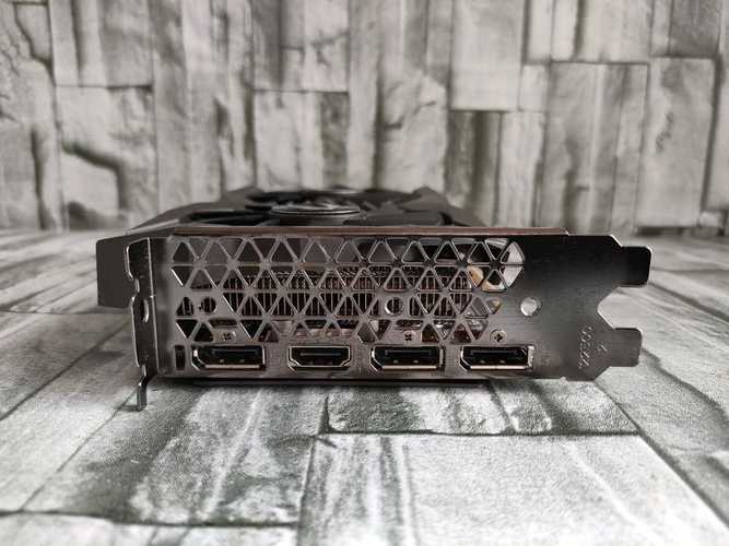 索泰 RTX 2060 毁灭者 HA 完整装机效果