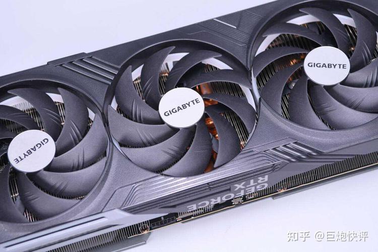 显卡风扇与散热器特写