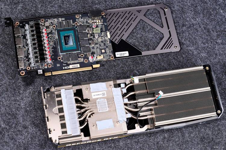 高端GPU核心规格与接口展示