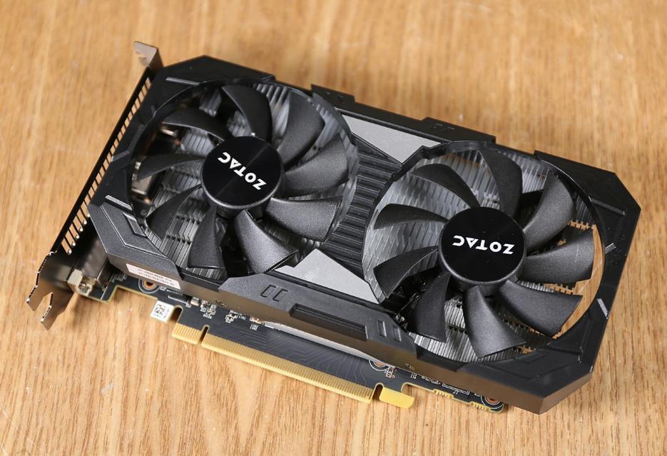 GTX 1650 Super 显卡安装在PC主机内