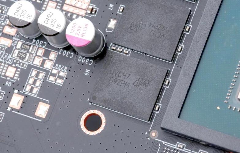 显卡接口与背板细节