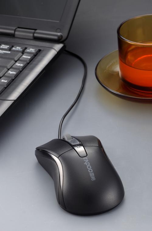 黑色有线鼠标外观特写