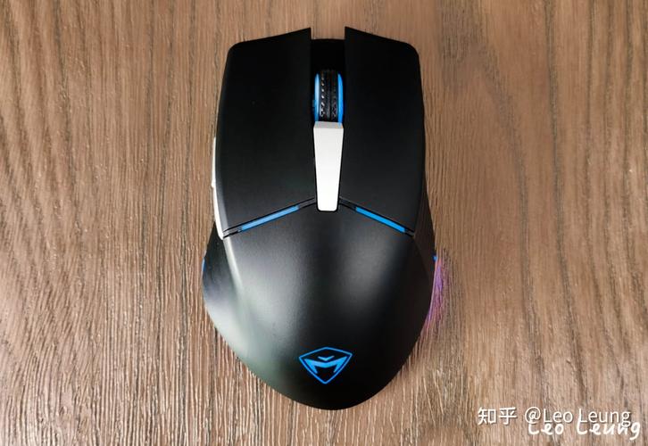 机械师M531黑色游戏鼠标外观特写