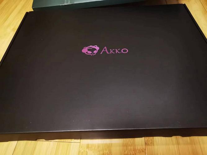 Black gaming mouse in use during performance testing