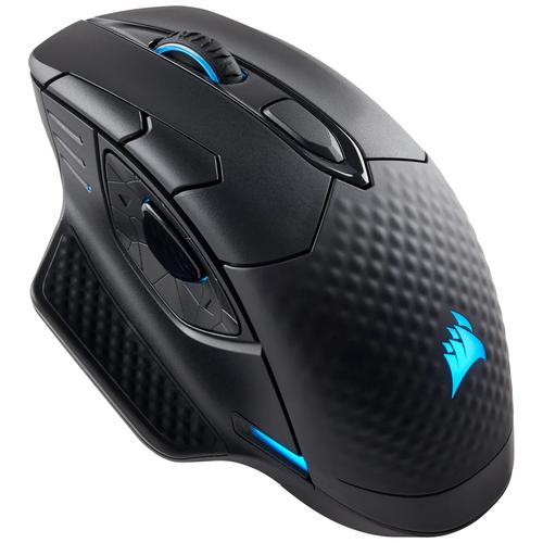 Gaming style wireless mouse in use