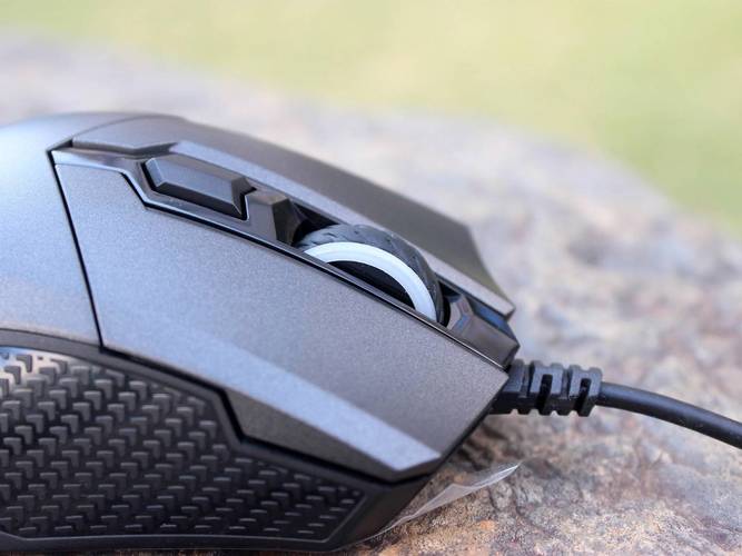 Gaming mouse technical specifications close view