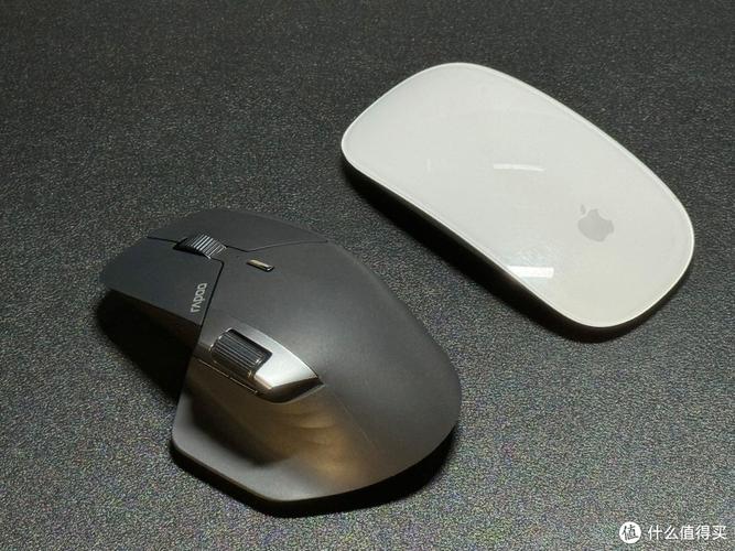 ergonomic wireless mouse close-up on desk