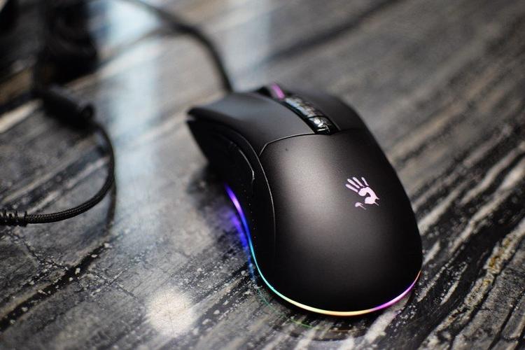 电竞游戏鼠标外观设计