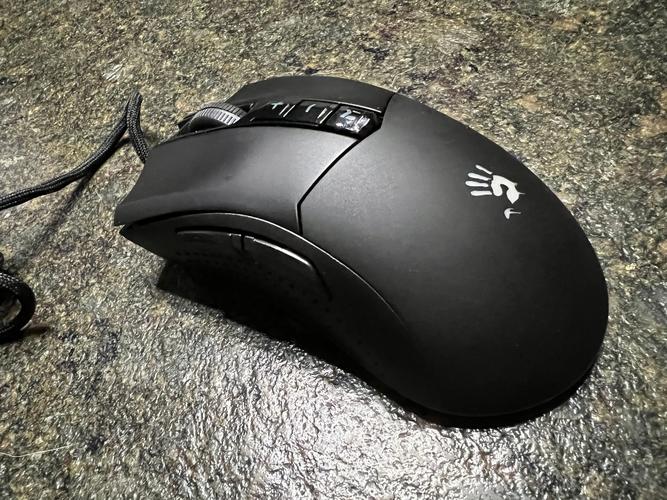 RGB灯光效果游戏鼠标