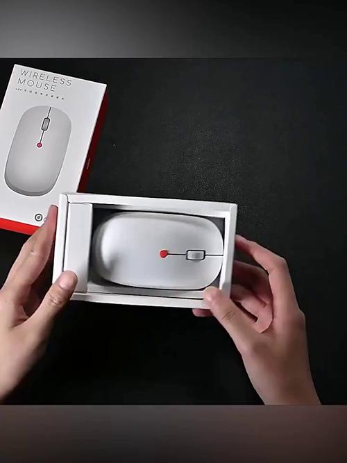 轻盈无线鼠标手持视角