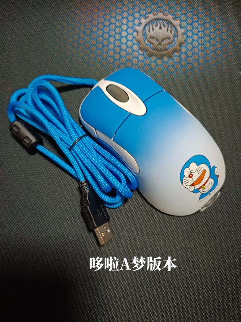 黑色鼠标游戏操作特写