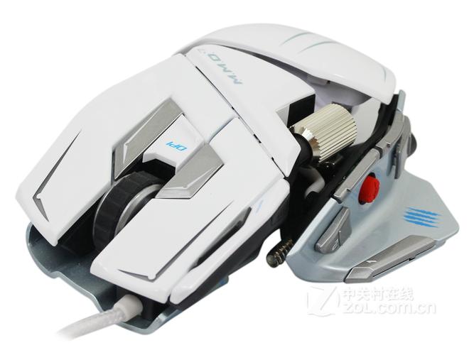 白色游戏鼠标外观特写