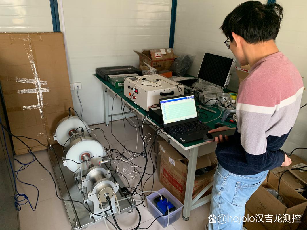 专业人士使用鼠标工作