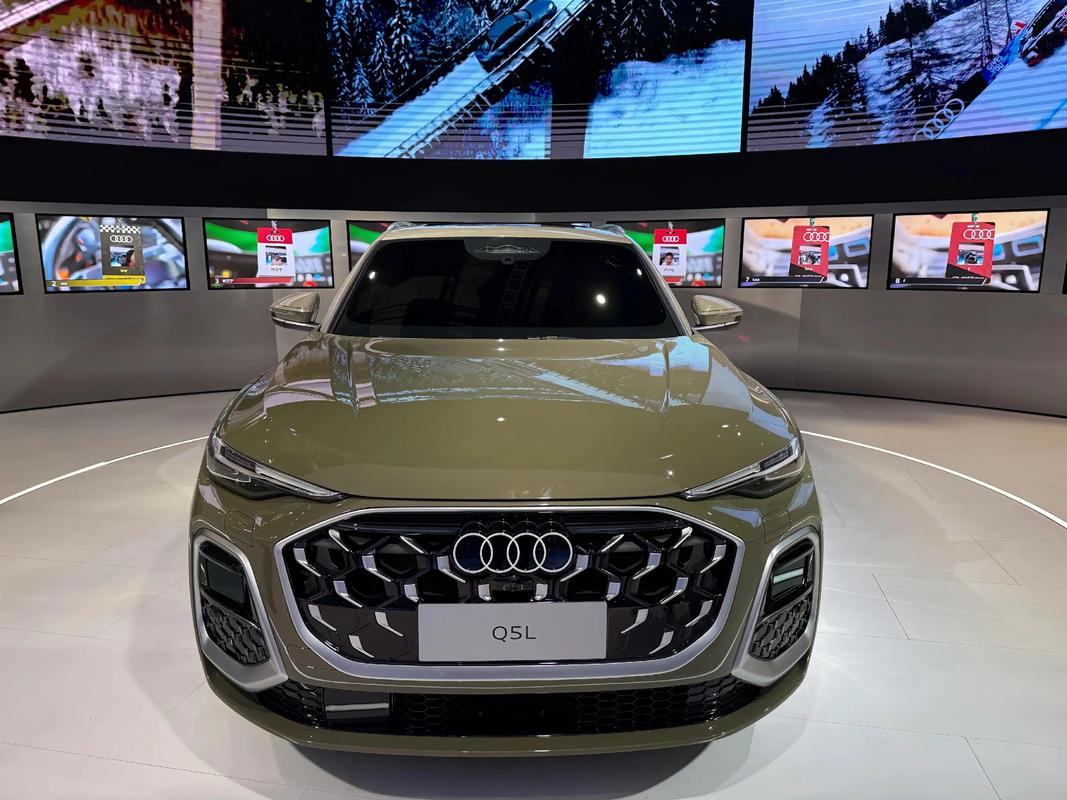 前行者Q5 AI鼠标奶茶色外观特写