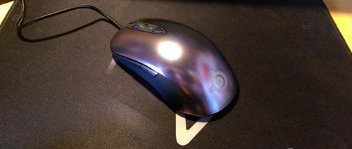Esports player using gaming mouse