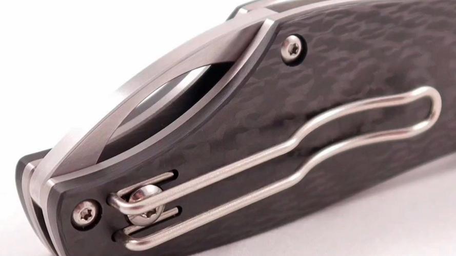 黑色彩光游戏鼠标外观特写