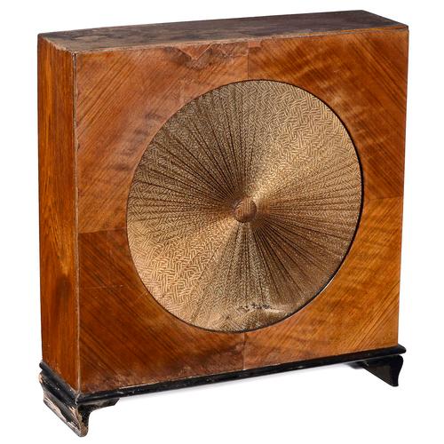 黄色复古音箱桌面摆放场景