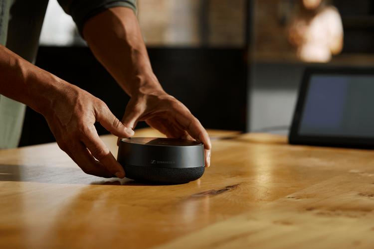 木质音响外观设计特写