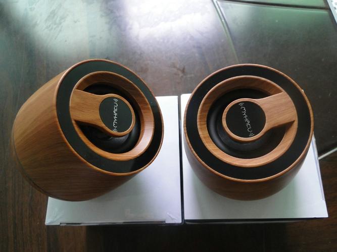 桌面音箱播放音乐表现