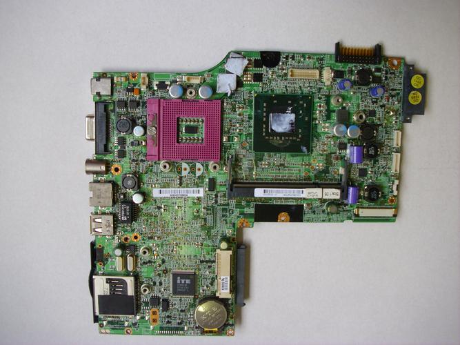 电脑硬件选购场景