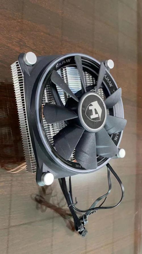 Low profile CPU cooler heat dissipation