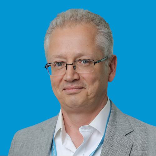 桌面上的键盘鼠标等办公硬件