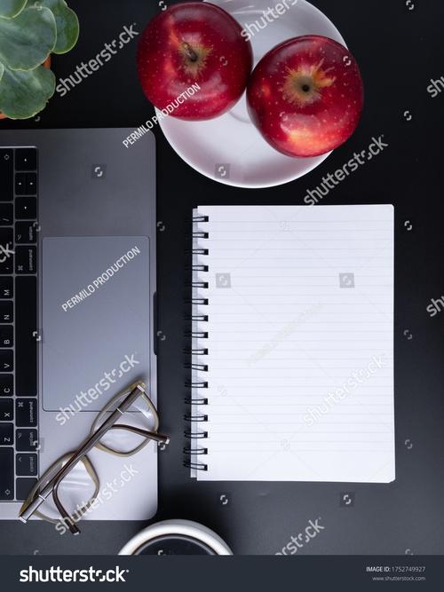 办公鼠标与桌面外设场景