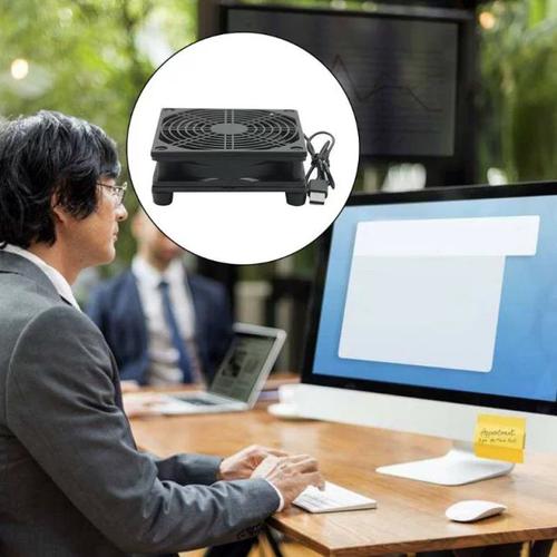 安静办公环境中的电脑设备