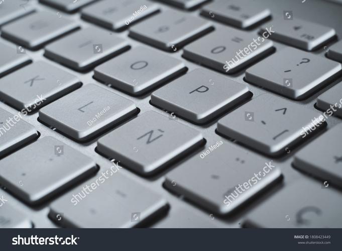 电子元件与硬件参数氛围图