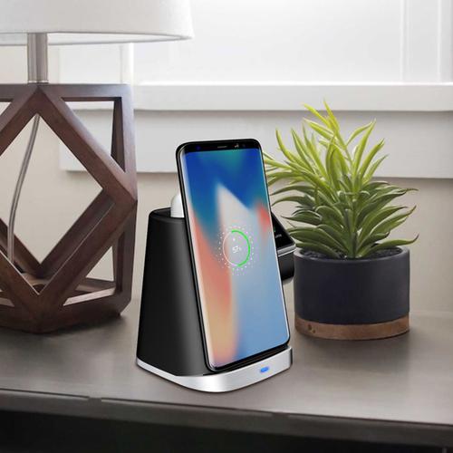 桌面配件与手机摆放的购买场景