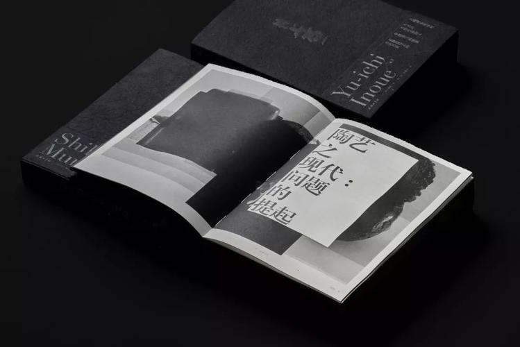 科技桌面设备，展示外设设计氛围