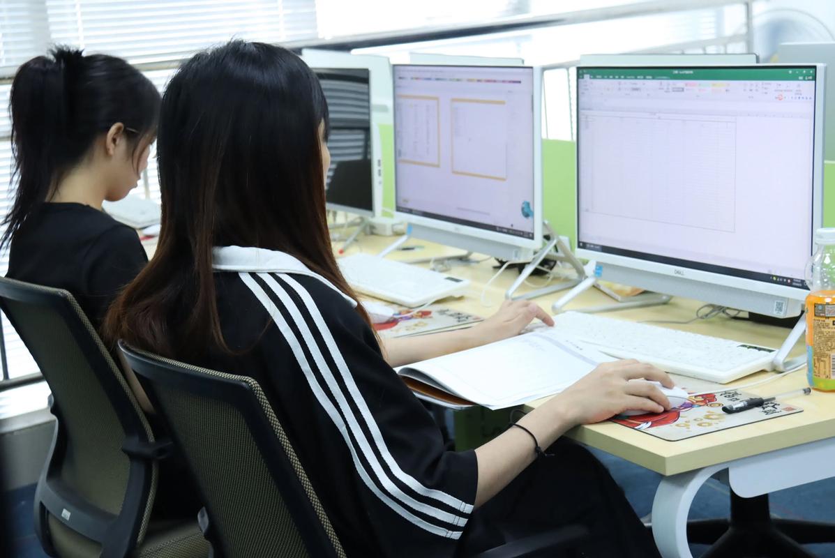 Wireless mouse purchase decision desk setup