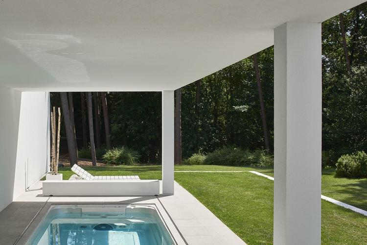 专业级PC机箱侧面低调设计