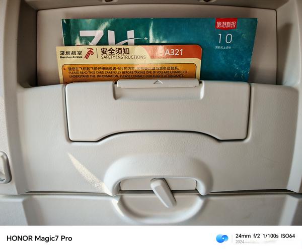 游戏玩家使用机械键盘