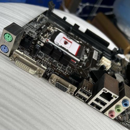 主板SATA接口与PCI-E扩展布局