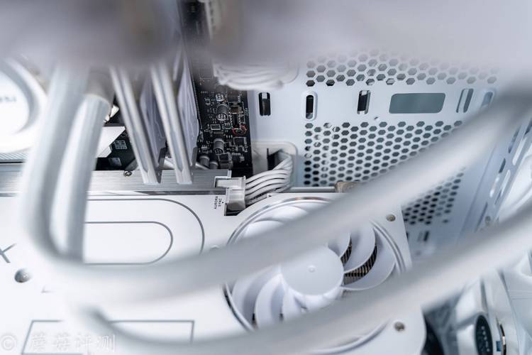 安钛克NE 1000W电源满载输出稳定性表现