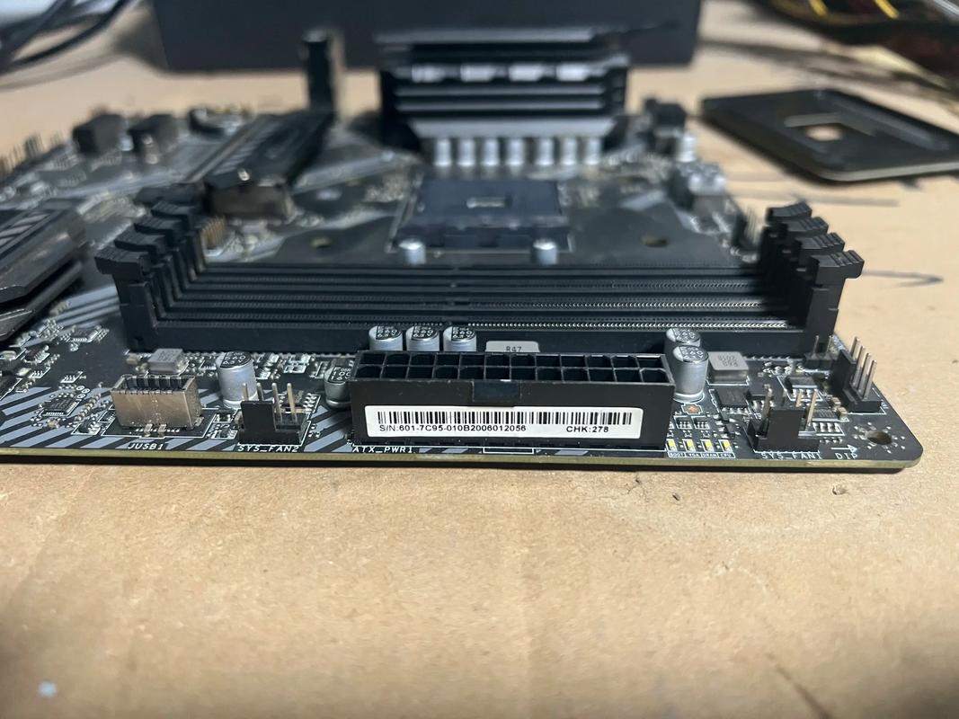 电源接口与整体散热环境