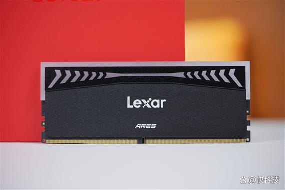 RGB灯效内存条安装于主机内部