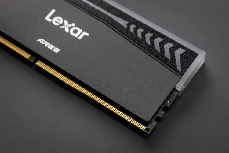 战神之刃RGB内存特写与霓虹灯效