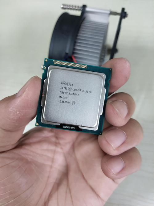 CPU 安装到LGA主板过程示意