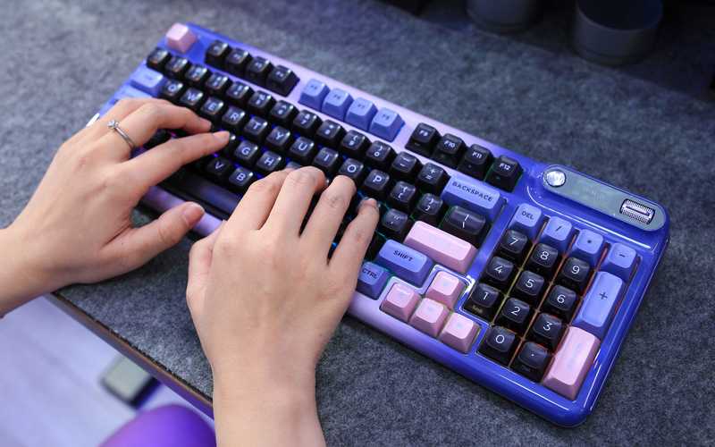 机械键盘游戏RGB性能实测场景