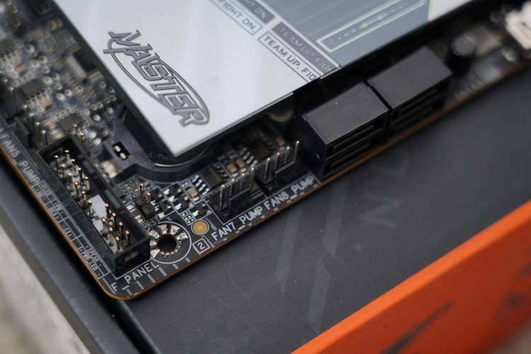 技嘉990FX-Gaming主板PCI-E与内存插槽规格