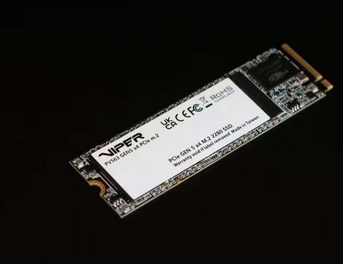 紫光P100-512 SSD 功耗散热特性