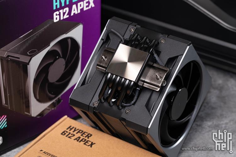 完整装机后机箱整体效果