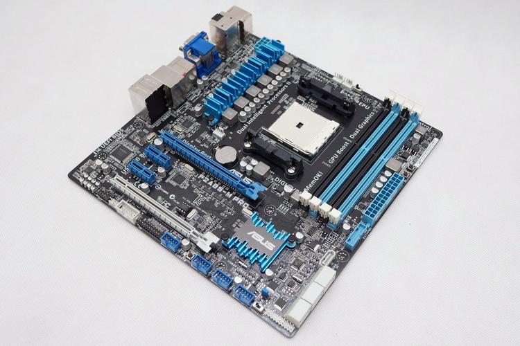 华硕F1A55-M LE R2.0核心芯片与插槽细节