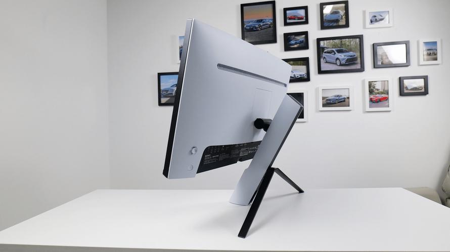 索尼INZONE M9白色外观桌面展示