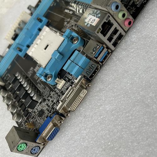 昂达A785GD3内存与插槽布局